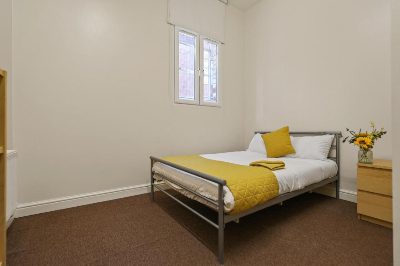 D19 Sangha Hall Leicester Bagian luar foto