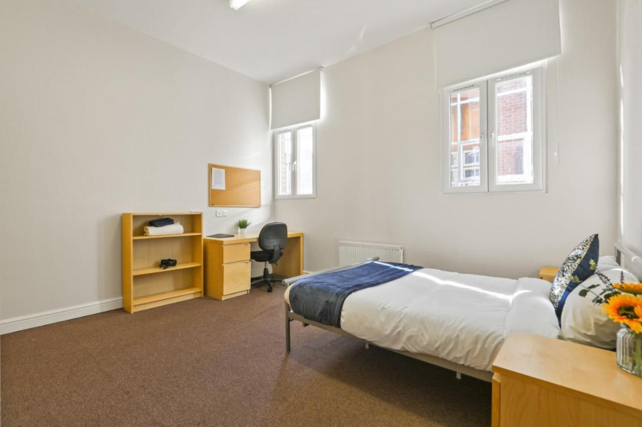 D19 Sangha Hall Leicester Bagian luar foto